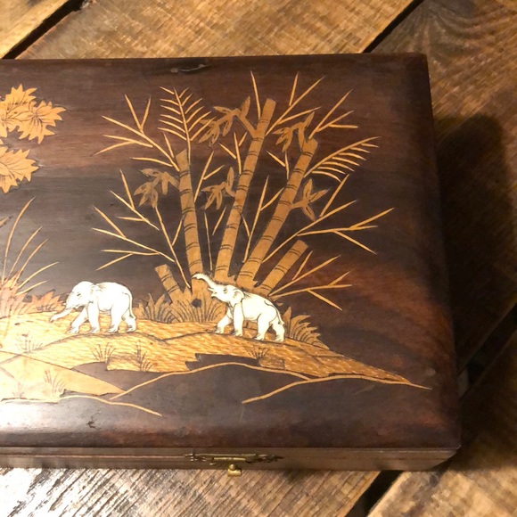 Vintage Detailed Wooden Elephant wooden box + FREE GIFT - Picture 5 of 14